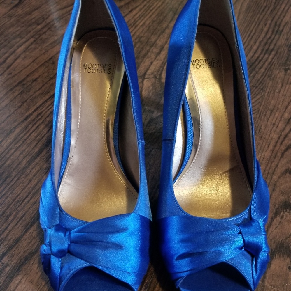 Royal blue open toed heels